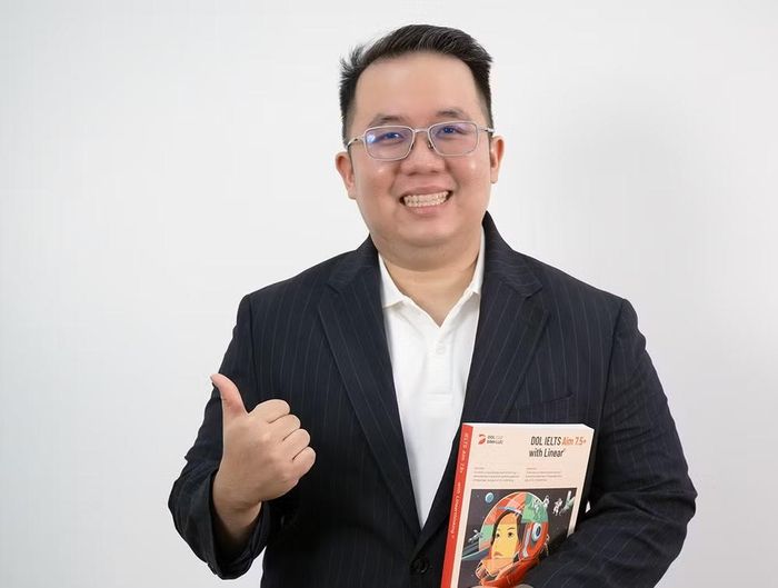 Thầy giáo Trần Thiện Minh, người từng hai lần đạt 9.0 IELTS. (Ảnh: VINH SAN)