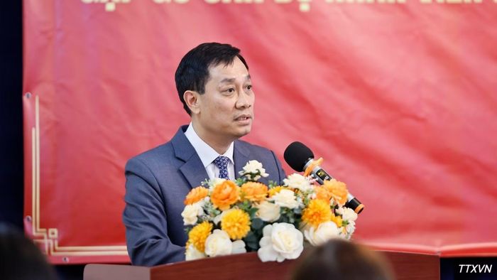 Đại sứ Việt Nam tại Mông Cổ Nguyễn Tuấn Thanh phát biểu tại buổi gặp gỡ. (Ảnh: Doãn Tấn/TTXVN)