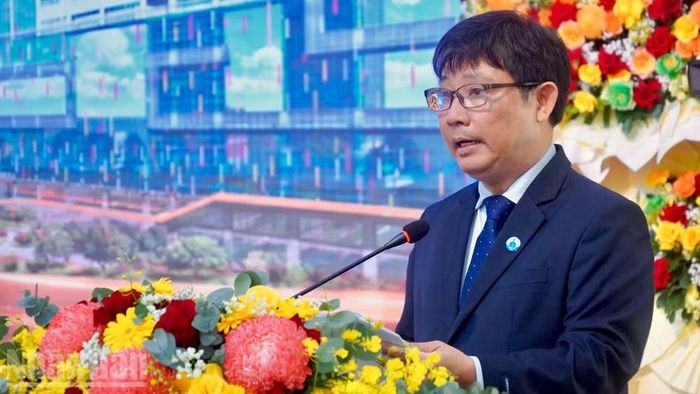 Tiến sĩ, bác sĩ Ngô Ngọc Quang Minh, Giám đốc Bệnh viện Nhi đồng 1 phát biểu tại lễ kỷ niệm.