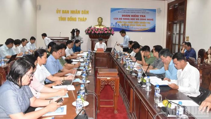 Đoàn kiểm tra làm việc với tỉnh Đồng Tháp chiều 9/9. (Ảnh: NGUYỄN SỰ)
