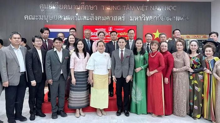  Các đại biểu tại lễ khánh thành Trung tâm Việt Nam học. (Ảnh: CTV) 