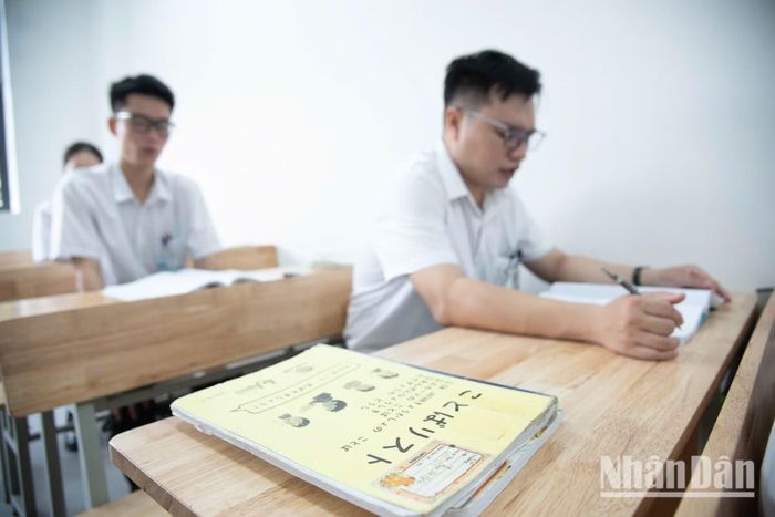 Nhiều ứng viên tham gia chương trình IM Japan được đào tạo tiếng Nhật tại Trung tâm Lao động ngoài nước.