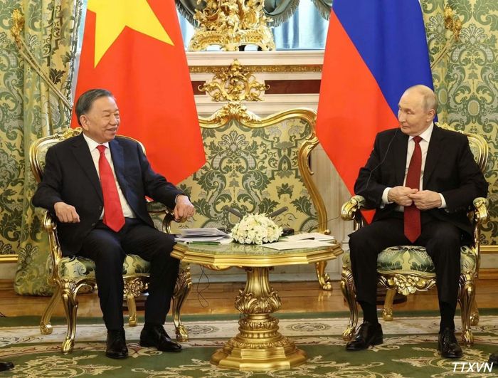 Tổng Bí thư, Chủ tịch nước Tô Lâm gặp hẹp Tổng thống Liên bang Nga Vladimir Putin.
