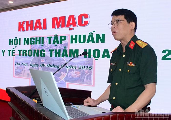 Đại tá Trần Duy Hưng, Phó Cục trưởng Cục Quân y phát biểu khai mạc.