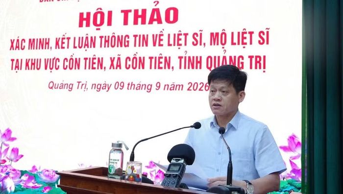 Đồng chí Lê Văn Bảo, Phó Chủ tịch Ủy ban nhân dân tỉnh, Trưởng ban Chỉ đạo tìm kiếm, quy tập và xác định danh tính hài cốt liệt sĩ tỉnh phát biểu tại hội thảo. (Ảnh: Bộ Chỉ huy quân sự tỉnh Quảng Trị)