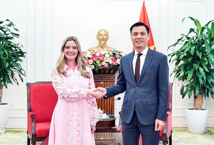 Thứ trưởng Bộ Ngoại giao Đặng Hoàng Giang tiếp Trợ lý Ngoại trưởng Hoa Kỳ phụ trách giáo dục và văn hóa Cate Dillon tại trụ sở Bộ Ngoại giao. Ảnh: baoquocte.vn