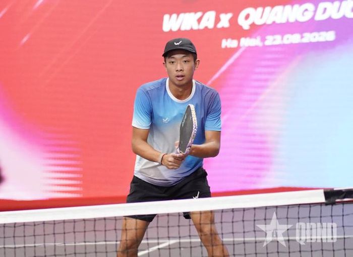 Quang Dương trong một trận đấu giao lưu pickleball tại Hà Nội.