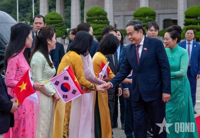 Lễ tiễn Chủ tịch Quốc hội Trần Thanh Mẫn và phu nhân tại sân bay. Ảnh: LÂM HIỂN