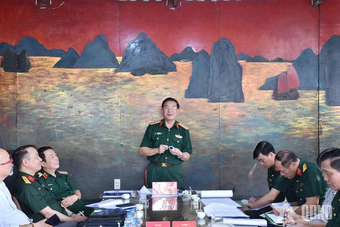 Thượng tướng Trương Thiên Tô phát biểu kết luận cuộc họp.