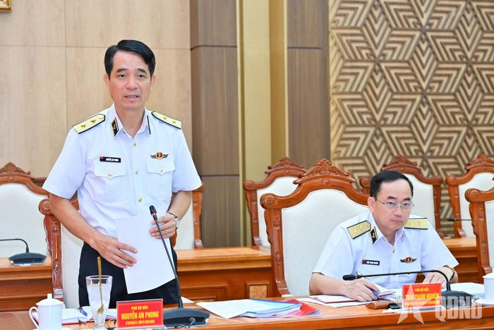 Phó đô đốc Nguyễn An Phong, Bí thư Đảng ủy, Chính ủy Quân chủng Hải quân phát biểu. 