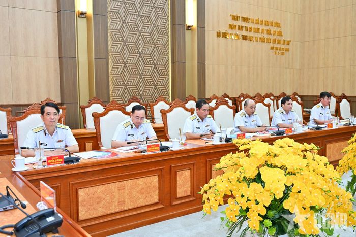 Các đại biểu dự buổi làm việc. 