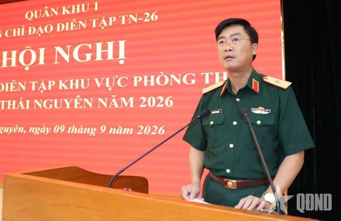 Thiếu tướng Nguyễn Văn Lịch, Phó tư lệnh, Tham mưu trưởng Quân khu 1 phát biểu tại hội nghị.