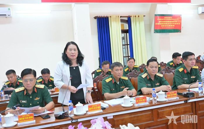 Đồng chí Nguyễn Thị Bé Mười, Phó chủ tịch UBND tỉnh Vĩnh Long, Trưởng ban Chỉ đạo 515 tỉnh phát biểu. 