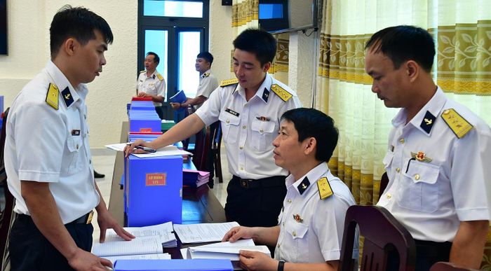 Đoàn kiểm tra công tác tuyên huấn tại Lữ đoàn 171.