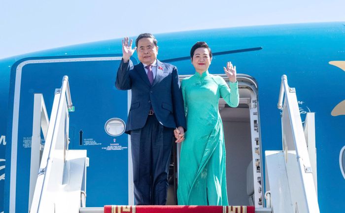 Chủ tịch Quốc hội Trần Thanh Mẫn và phu nhân tới Ulaanbaatar, bắt đầu chuyến thăm chính thức Mông Cổ. Ảnh: LÂM HIỂN