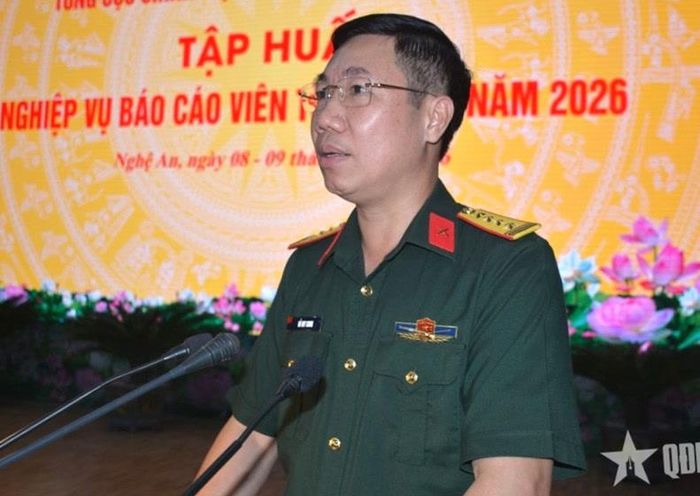  Đại tá Đỗ Duy Chinh, Phó cục trưởng Cục Tuyên huấn phát biểu bế mạc hội nghị tập huấn nghiệp vụ báo cáo viên toàn quân năm 2026.