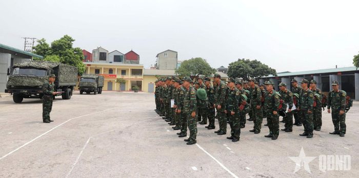  Kiểm tra thực hành chuyển trạng thái sẵn sàng chiến đấu.