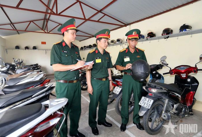 Kiểm tra công tác bảo đảm trật tự, an toàn giao thông đường bộ. 