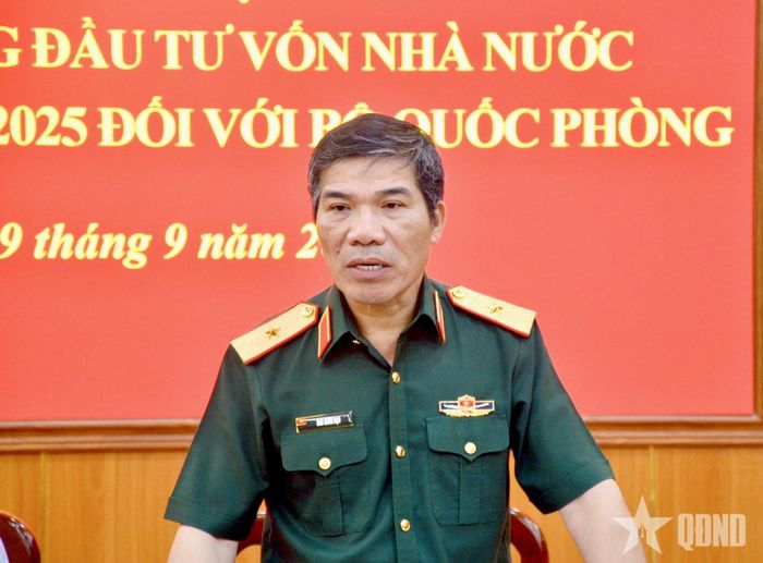 Thiếu tướng Đào Minh Đạo, Phó cục trưởng Cục Tài chính, Bộ Quốc phòng phát biểu tại hội nghị.