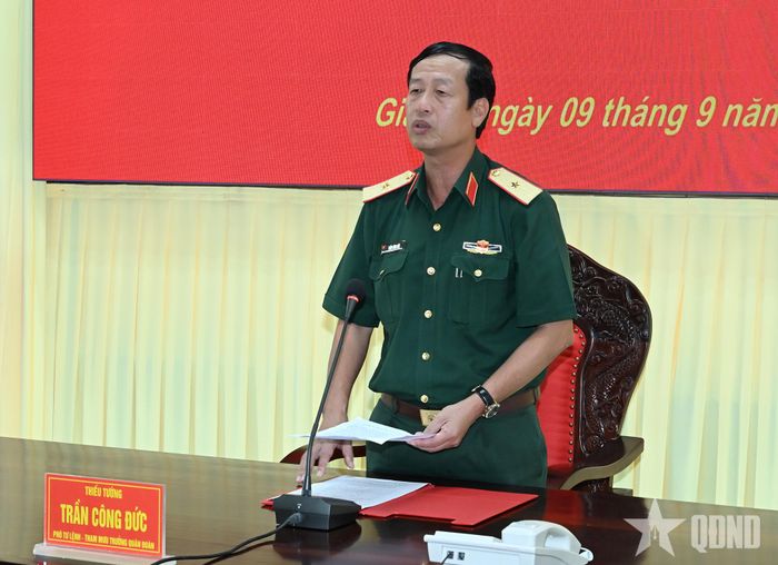 Thiếu tướng Trần Công Đức, Phó tư lệnh, Tham mưu trưởng Quân đoàn 34 phát biểu.