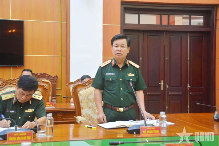 Thượng tướng Đỗ Xuân Tụng, Ủy viên Trung ương Đảng, Phó chủ nhiệm Tổng cục Chính trị phát biểu tại hội nghị.