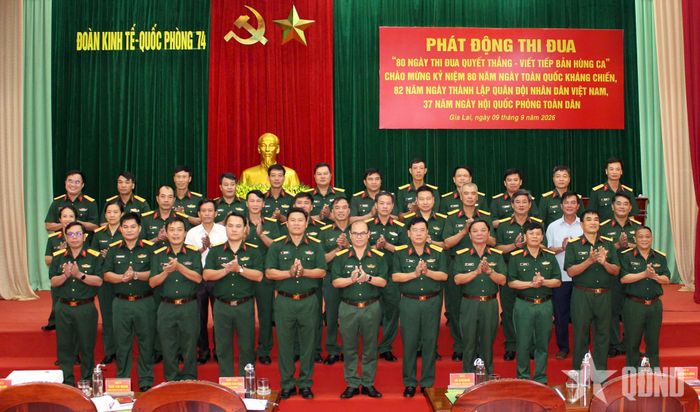 Lãnh đạo, chỉ huy Đoàn Kinh tế - Quốc phòng 74 và các cơ quan, đơn vị trực thuộc biểu thị quyết tâm thi đua hoàn thành tốt nhiệm vụ, mục tiêu của năm 2026. 