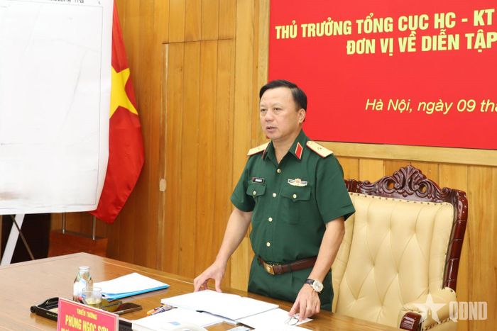 Thiếu tướng Phùng Ngọc Sơn, Phó chủ nhiệm, Tham mưu trưởng Tổng cục Hậu cần - Kỹ thuật phát biểu chỉ đạo tại hội nghị.