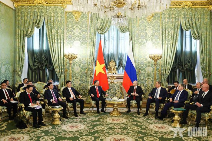 Tổng Bí thư, Chủ tịch nước Tô Lâm gặp hẹp với Tổng thống Liên bang Nga Vladimir Putin.