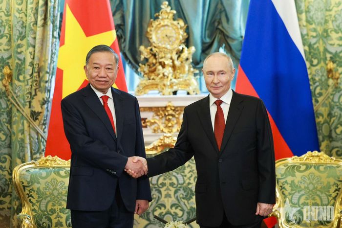 Tổng Bí thư, Chủ tịch nước Tô Lâm gặp hẹp với Tổng thống Liên bang Nga Vladimir Putin.