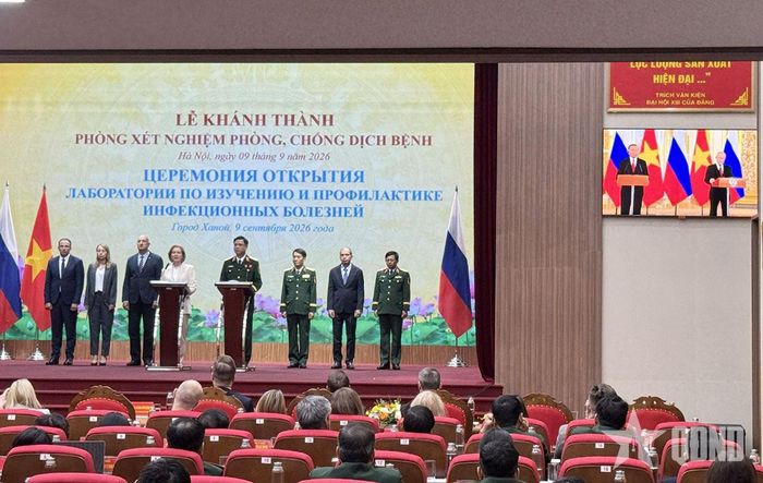 Tổng Bí thư, Chủ tịch nước Tô Lâm và Tổng thống Nga Vladimir Putin chứng kiến Lễ khánh thành Phòng xét nghiệm phòng, chống dịch bệnh từ điểm cầu Moscow.
