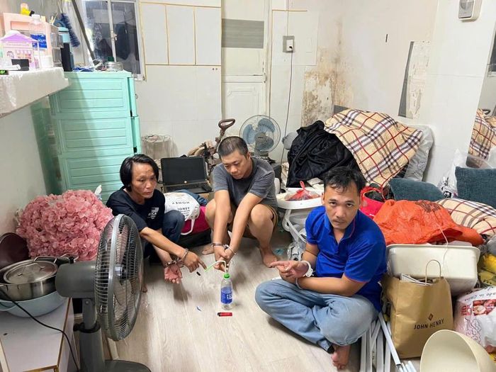 Các đối tượng “đập đá” bị phát hiện.