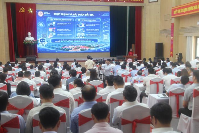 Đông đảo các đại biểu 03 xã, phường tam dự Hội nghị chia sẻ chuyển đổi số năm 2026 do UBND phường Hòa Khánh tổ chức.