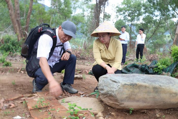 Phó Chủ tịch UBND TP Đà Nẵng Nguyễn Thị Anh Thi khảo sát thực địa tại Trạm Nam Chơn. Ảnh: P.T