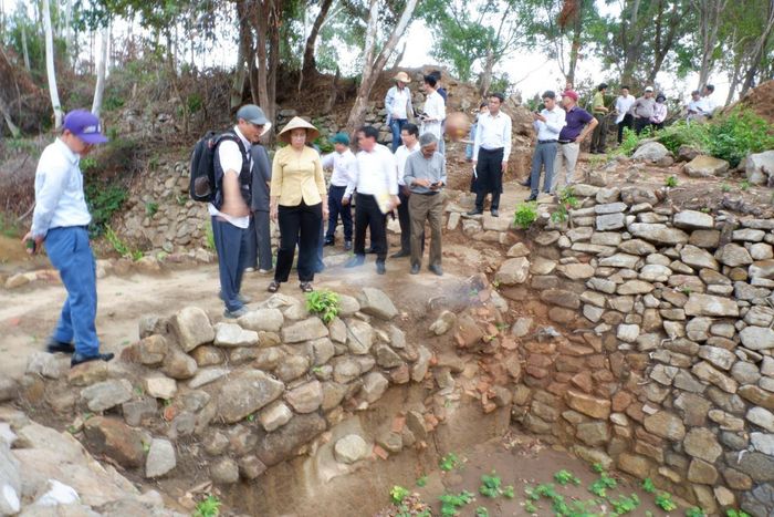 Phó Chủ tịch UBND TP Đà Nẵng Nguyễn Thị Anh Thi khảo sát thực địa tại Trạm Nam Chơn. Ảnh: P.T