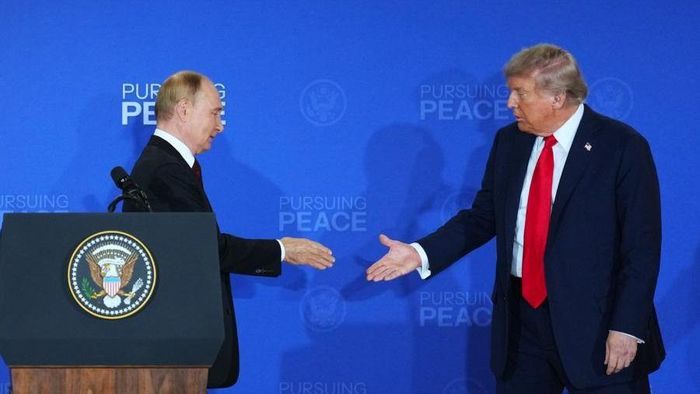 Tổng thống Nga Vladimir Putin và Tổng thống Mỹ Donald Trump tại Hội nghị thượng đỉnh Nga - Mỹ ở Alaska 2025. Ảnh: XINHUA