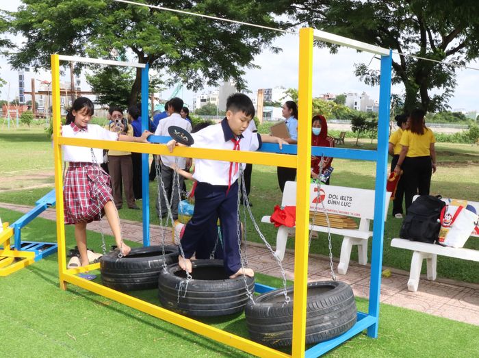 Trẻ em trải nghiệm tại khu vui chơi vừa được nâng cấp