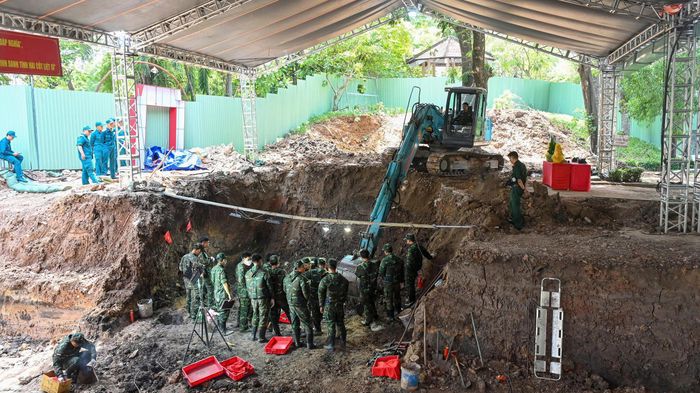 Vị trí tìm thấy hài cốt liệt sĩ tại khu A, Công viên Lê Thị Riêng. Ảnh: MẠNH THẮNG