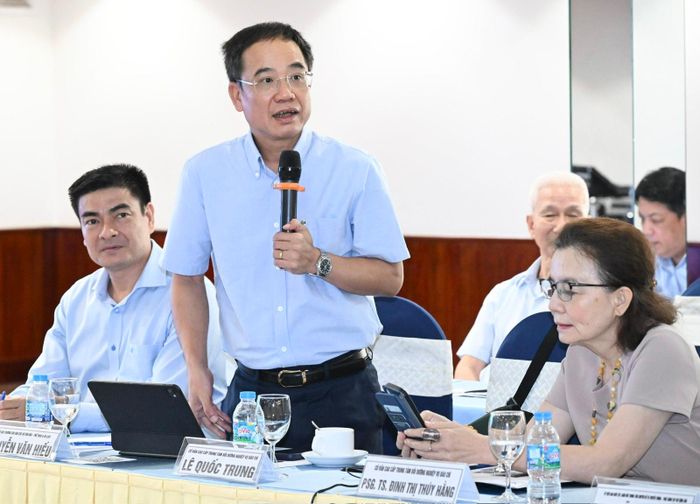Phó Cục trưởng Cục Báo chí Nguyễn Văn Hiếu phát biểu tại tọa đàm. Ảnh: VIỆT DŨNG