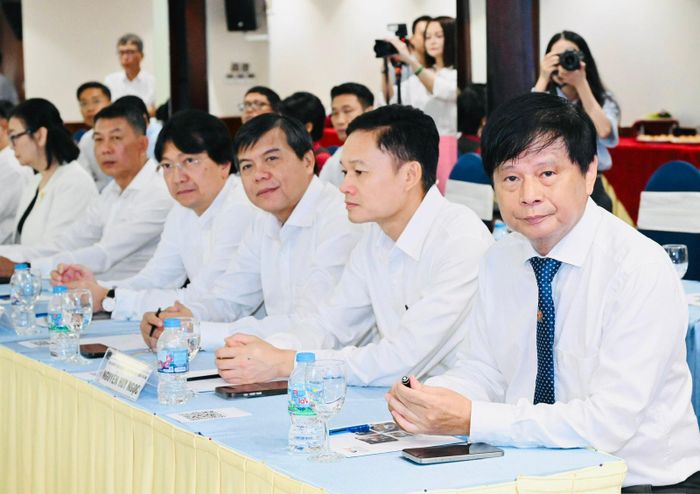Các đại biểu tham dự tọa đàm. Ảnh: VIỆT DŨNG