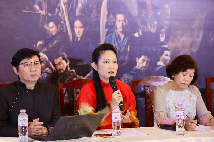 NSND Nguyễn Thị Thanh Thúy, Phó Giám đốc Sở VH-TT TPHCM, thêm thông tin tại tọa đàm. ẢNH: HOÀNG TRIỀU.