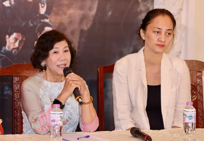 TS Nguyễn Thị Hậu, Tổng Thư ký Hội Khoa học Lịch sử TPHCM, phát biểu tọa đàm. ẢNH: HOÀNG TRIỀU