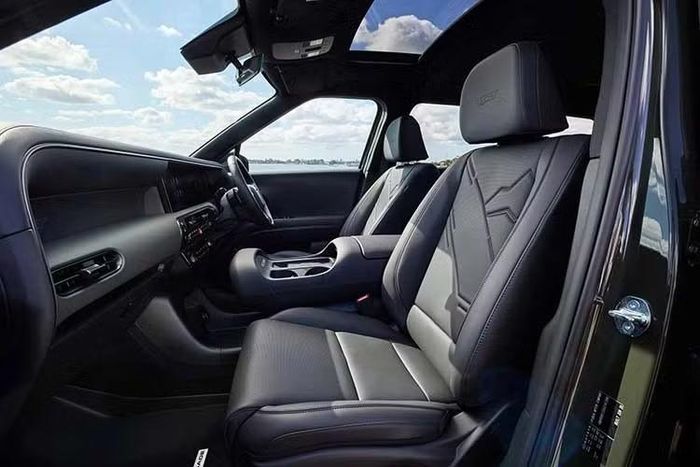 Ngoài khả năng off-road, Hyundai Palisade XRT Pro còn được nâng khả năng kéo rơ-moóc có phanh lên 2.200 kg, cao hơn mức 2.000 kg của Palisade tiêu chuẩn.