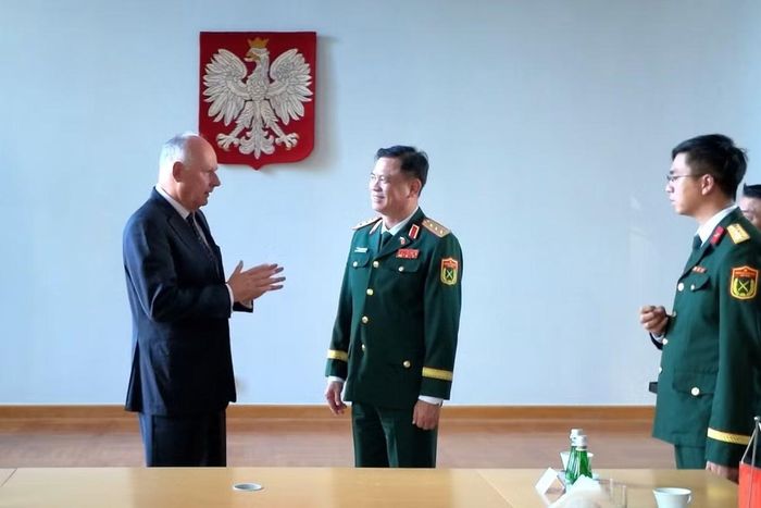 Thượng tướng Nguyễn Trường Thắng và ngài Pawel Zalewski tại cuộc hội kiến. Ảnh: Bộ Quốc phòng.