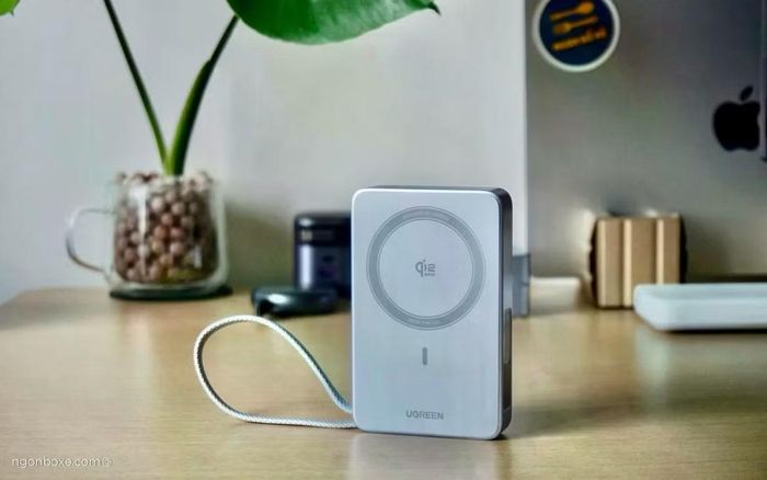 Sạc dự phòng là phụ kiện gần như không thể thiếu với người thường xuyên quay fancam và sử dụng smartphone tại concert. (Ảnh: ngonboxe.com) 