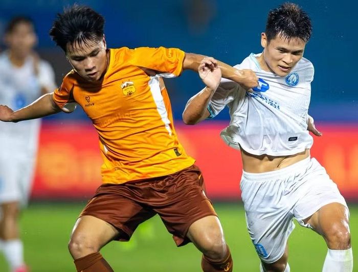 Xếp cuối bảng lúc này đang là Hoàng Anh Gia Lai của bầu Đức. Đội bóng phố Núi để thua 0-4 trước Thép Xanh Nam Định ở lượt trận mở màn. Ảnh: Thép Xanh Nam Định.