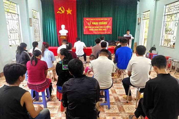 Lớp đào tạo nghề cho lao động nông thôn ở xã Tả Lèng.