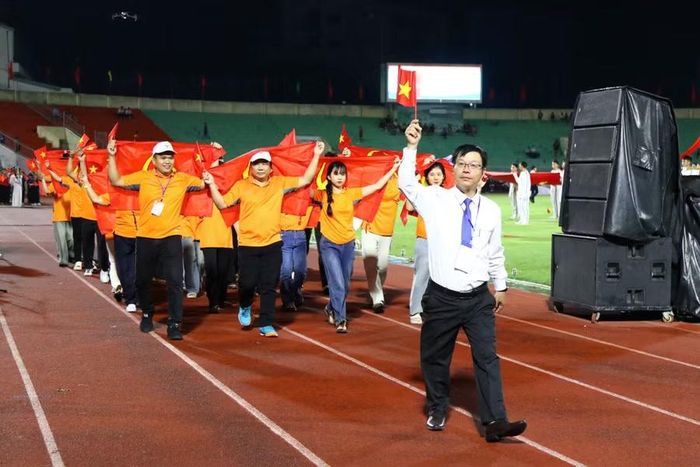 Các vận động viên tham gia diễu hành.