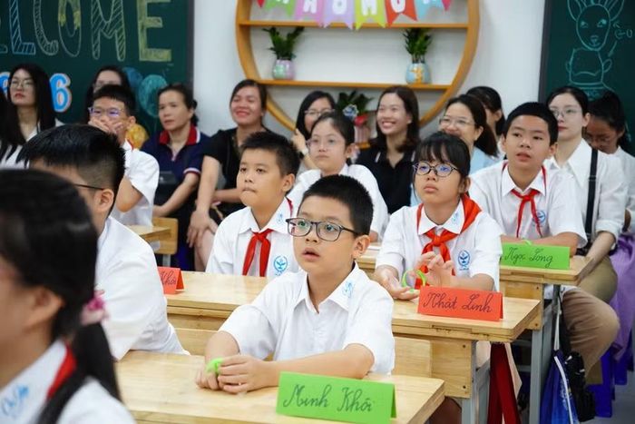 Phụ huynh học sinh cảnh giác thông báo liên quan đến khoản thu, học phí (Ảnh minh họa).