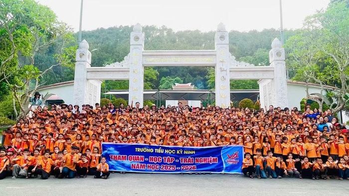 Công ty TNHH Điều hành Du lịch Viễn Anh tổ chức cho học sinh ở Hà Tĩnh đi trải nghiệm khi chưa có giấy phép. (Ảnh: THKN)