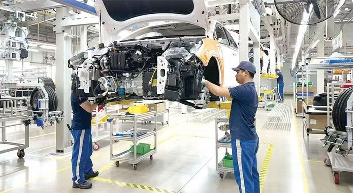 Dây chuyền lắp ráp ô tô tại Nhà máy sản xuất ô tô Hyundai Thành Công Việt Nam, Khu công nghiệp Gián Khẩu, Ninh Bình. Ảnh: Nguyễn Thơm.